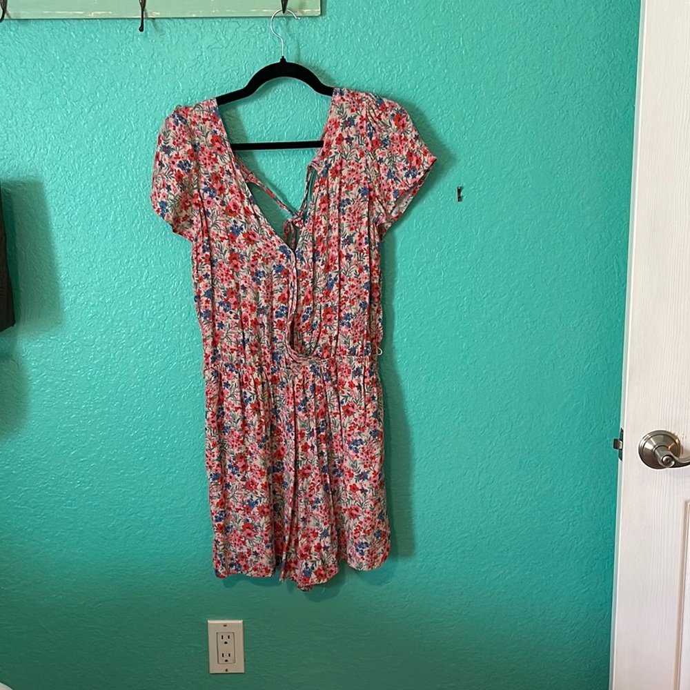 American Eagle fair condition floral romper size Large